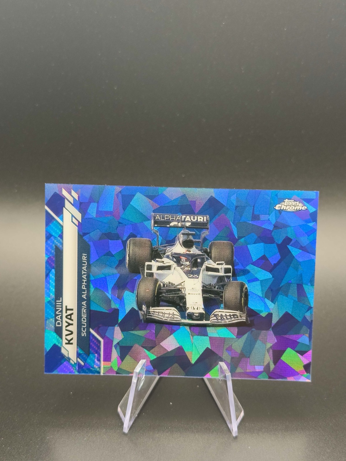 2020 Topps Chrome Sapphire F1 Daniil Kvyat #32 Base Sapphire (car image)